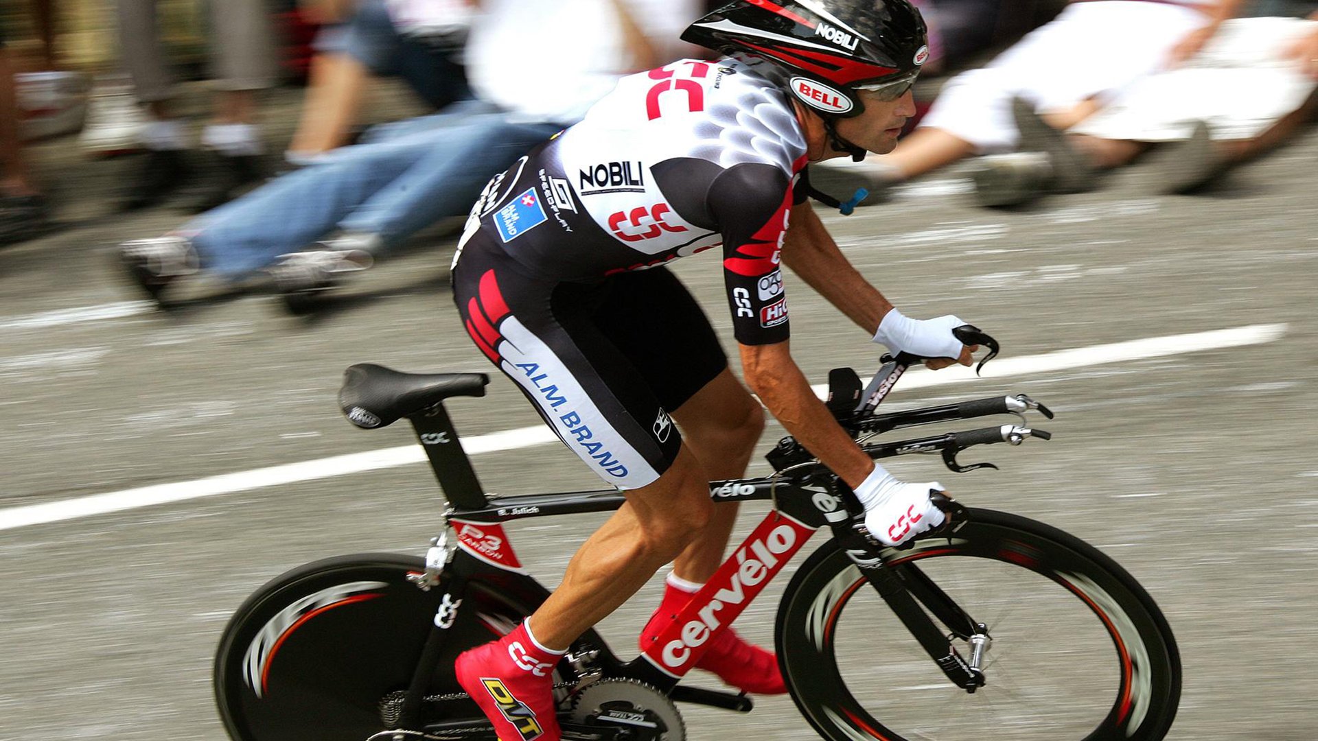 骑士掀翻活塞，东契奇在欧冠淘汰赛接管比赛，两种掀翻背后的英雄叙事