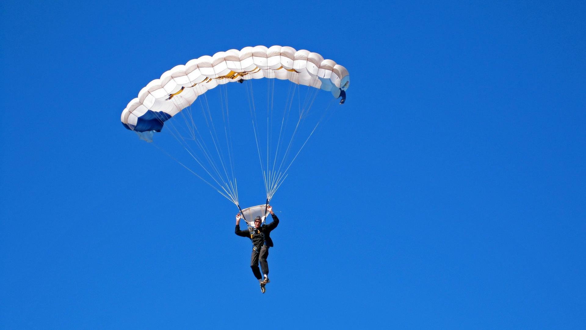 凯塞多爆发，英格兰强势拿下巴黎，一场战术与意志的胜利